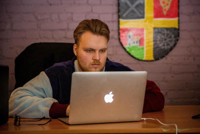Мужчины ищут новые варианты занятости на 59% активнее, а пик интереса приходится на возраст 35–44 лет | Источник: Александр Ощепков / NGS.RU