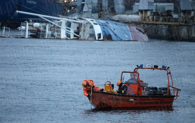 У Горного университета машина вылетела в Неву. Погиб мужчина | Источник: Валентин Егоршин / «Фонтанка.ру»