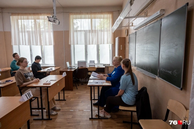 За учителями-организаторами, как и за школьниками, следят по камерам | Источник: Александр Куренной / 76.RU
