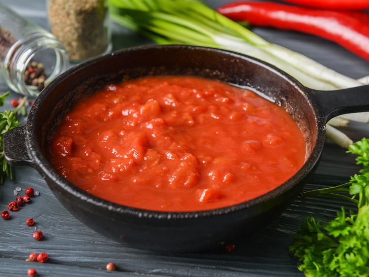 Соус без лишних калорий: лучший рецепт домашнего кетчупа, который оценит вся семья
