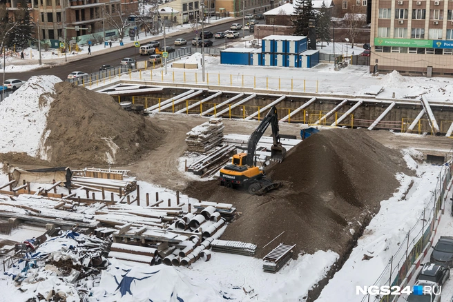 Стройплощадка на Вейнбаума в декабре 2025 года | Источник: Мария Ленц / NGS24.RU