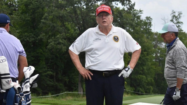 Любимым занятием Дональда Трампа является гольф, и он дружит со многими профессионалами тура. | Источник: MEGA