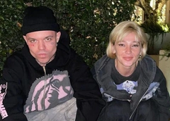 «Любите жену так, как я свою!»: Элджей осыпал Настю Ивлееву поцелуями