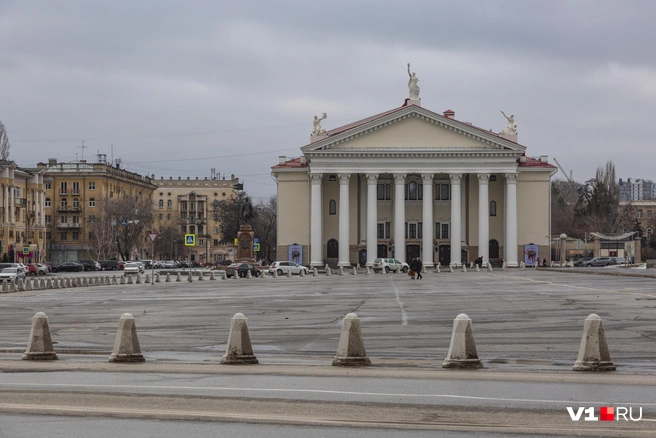 Площадь Павших борцов решено окончательно закрыть для машин | Источник: Константин Завриков / V1.RU