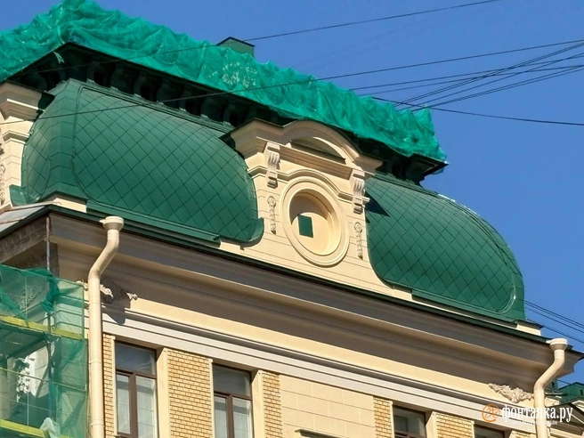 Дом Единоверческой церкви св. Николая на Марата, 22-24, во время ремонта и реставрации | Источник: читатель «Фонтанки»