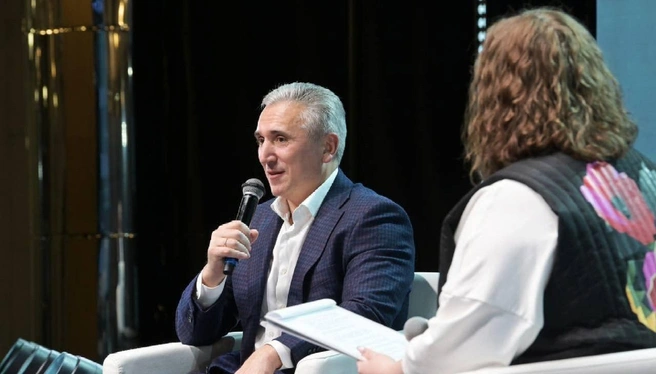 Александр Моор напомнил, что форум «Утро» — важная площадка для молодежи, где можно представить свою идею и получить поддержку | Источник: Александр Моор / Telegram