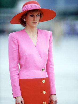 Фото №36 - От персикового до фуксии: как принцесса Диана носила розовый цвет (и почему он ей так шел)