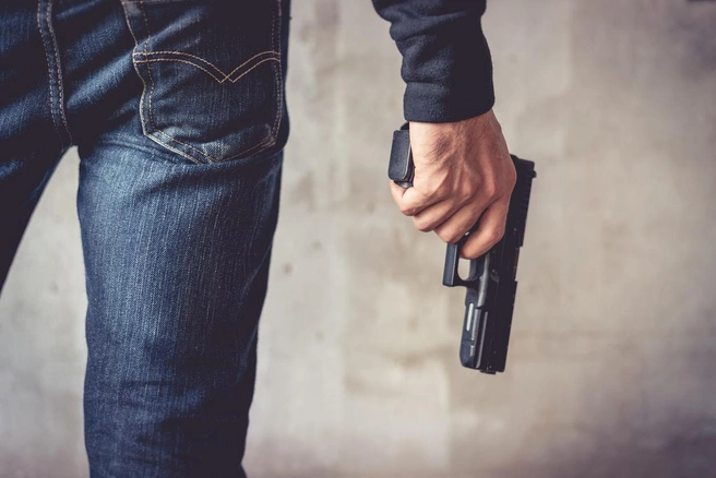 В Новом Девяткино мужчина ответил бородатому оппоненту зеленым огнем | Источник: Shutter2U / iStock