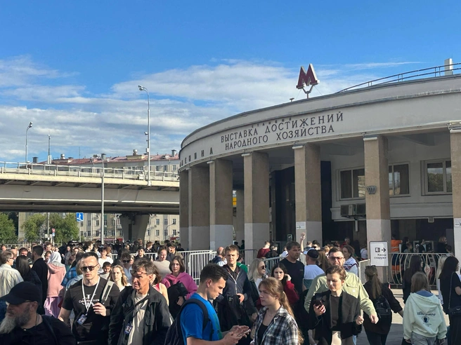 ВДНХ огорожена рядами заборов | Источник: Артём Рамазани-Зубов / MSK1.RU