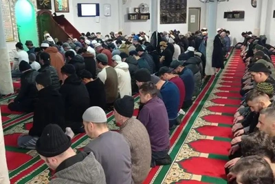 Сотни мусульман собрались в екатеринбургских мечетях на Ураза-байрам