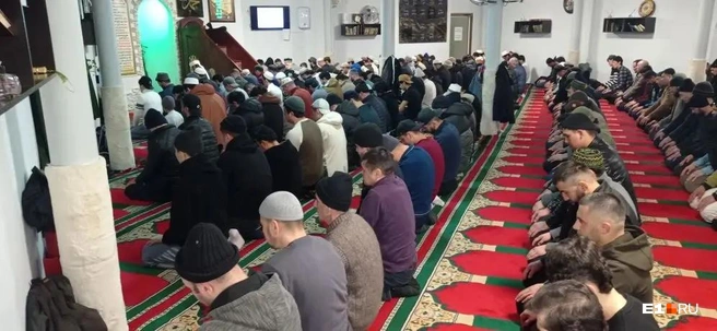 Первая молитва в мечети «Абу-Ханифа» началась в 05:30 | Источник: ТА «Ночные новости»