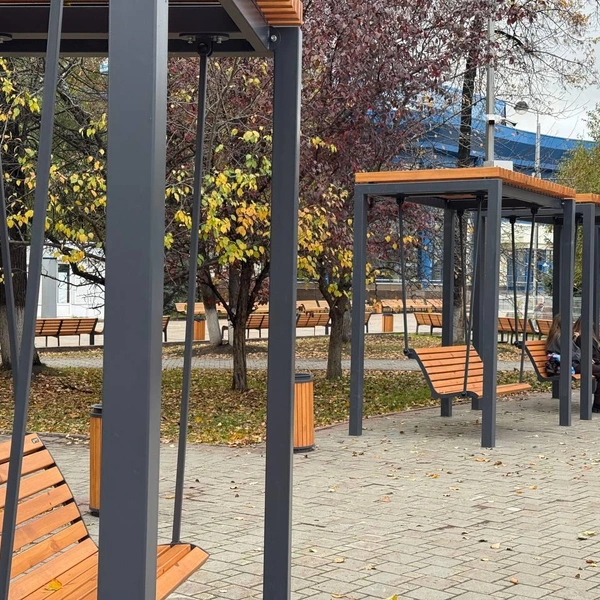 Скамейки и зоны отдыха на цветном бульваре | Источник: Сабина Муталлимова