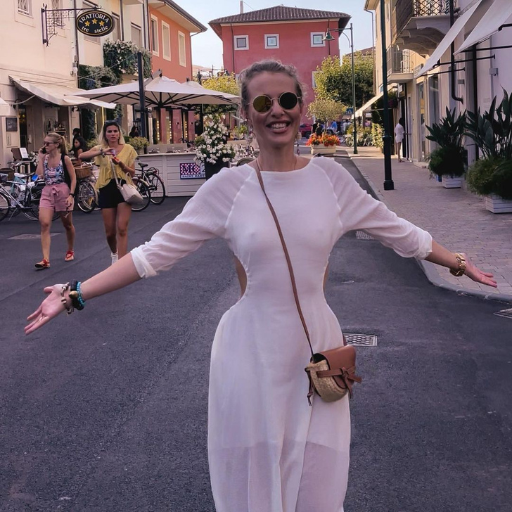 Журналистка Ксения Собчак вышла на публику в «голом» платье