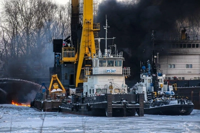 Чёрный дым над Волгой: пожар на кране в Борском районе