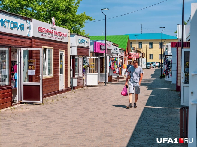 Сквер им. Матросова, но больше похоже на рынок | Источник: Булат Салихов / UFA1.RU