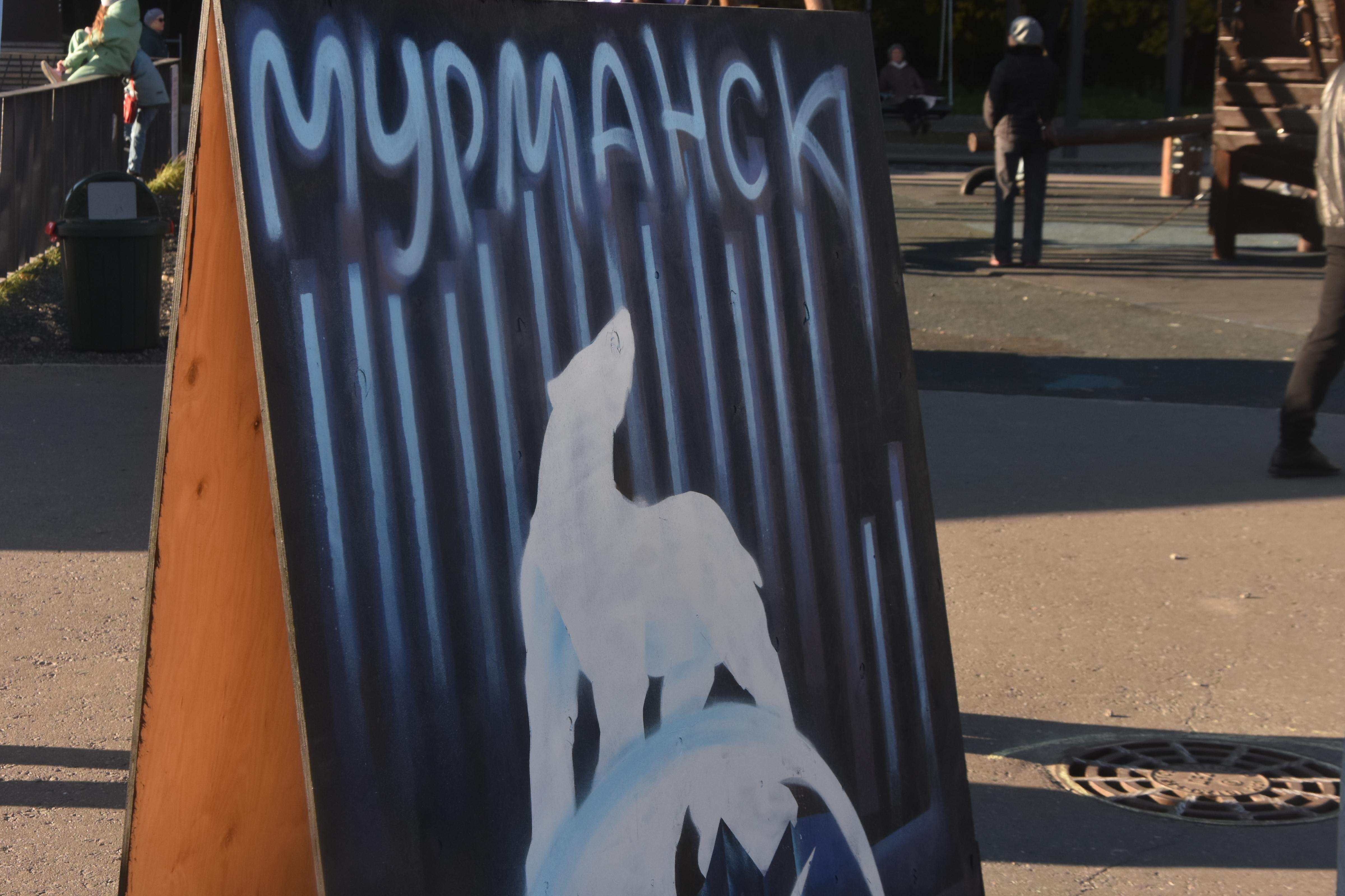 «Коляску куда-нибудь провести — отдельный вид спорта»: мурманчане рассказали, что в городе нужно ме…