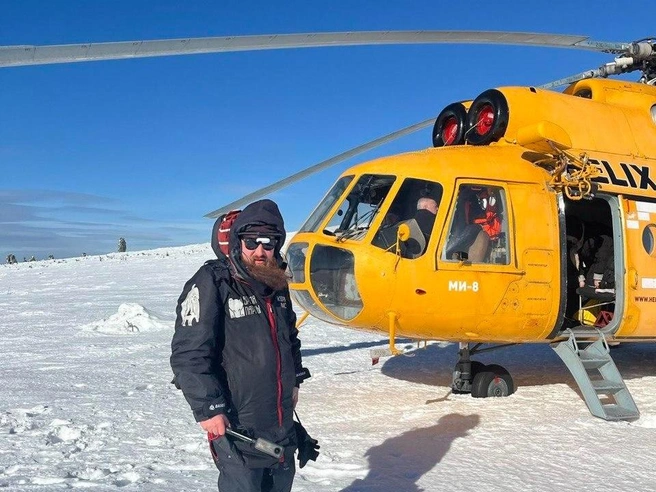 На таких вертолетах Максим возит на Маньпупунёр | Источник: Максим Кудряшов