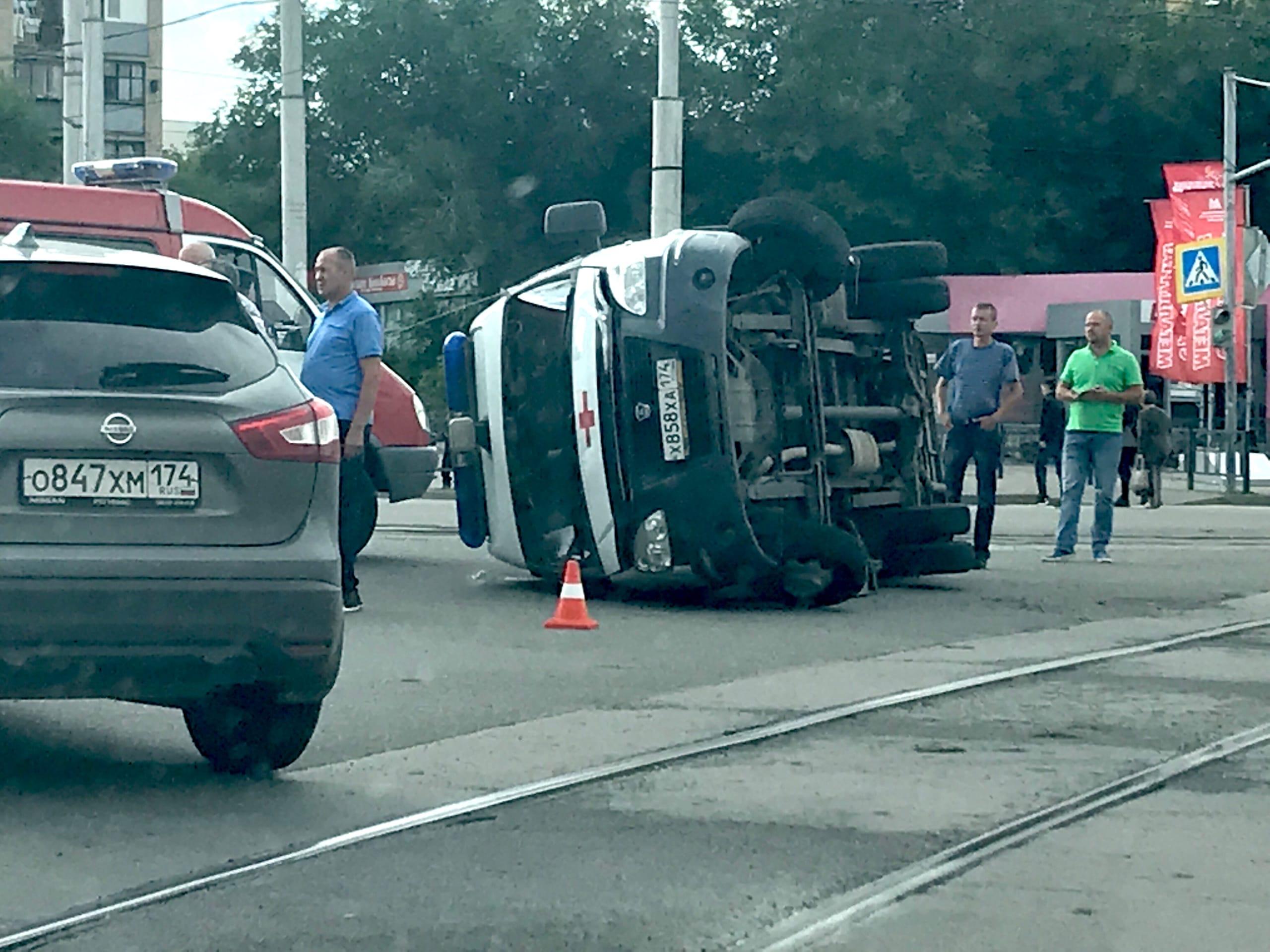 Скорая, попавшая в ДТП в Челябинской области, везла пострадавшего в аварии  мотоциклиста 11 августа 2020 г - 11 августа 2020 - 74.ру