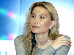 «Кинозвезда»: Этери Тутберидзе в женственном платье показала стройную фигуру
