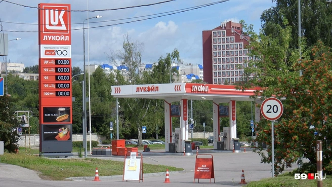 «Лукойл» в Разгуляе впервые встретил нашего корреспондента без топлива | Источник: Кирилл Хафизов / 59.RU