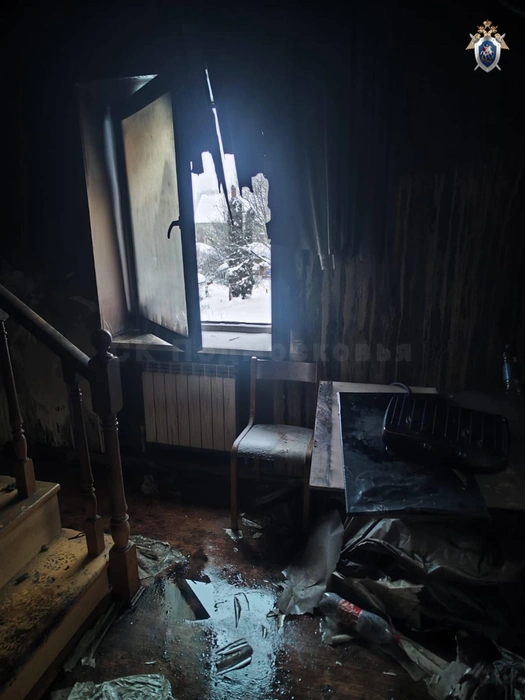 СК показывает сгоревший хостел в Балашихе. Погибшие — мужчины и женщины | Источник: СК Подмосковья