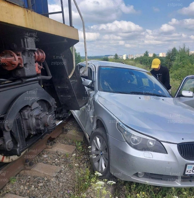 Водитель легкового автомобиля марки «БМВ» проигнорировал запрещающее показание светофора | Источник: www.city-n.ru