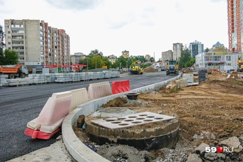 В последние дни на стройке появились грейдеры, асфальтоукладчики и катки | Источник: Тимофей Калмаков / 59.RU
