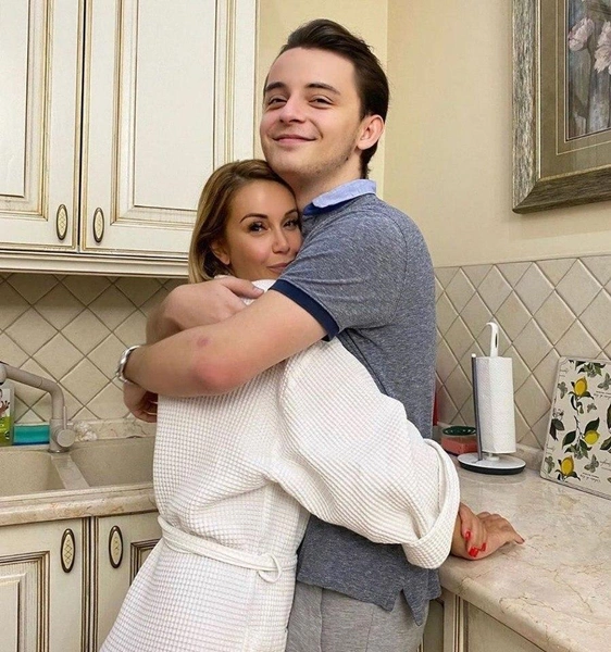 Сейчас Артему 24 года