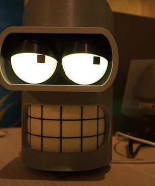 Реддитор собрал умную колонку в виде робота Бендера, с блэк-джеком и шутками (видео)