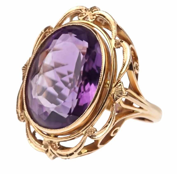 Лот 17. Золотое кольцо с аметистом. Продано по начальной цене за 40 тыс. рублей.