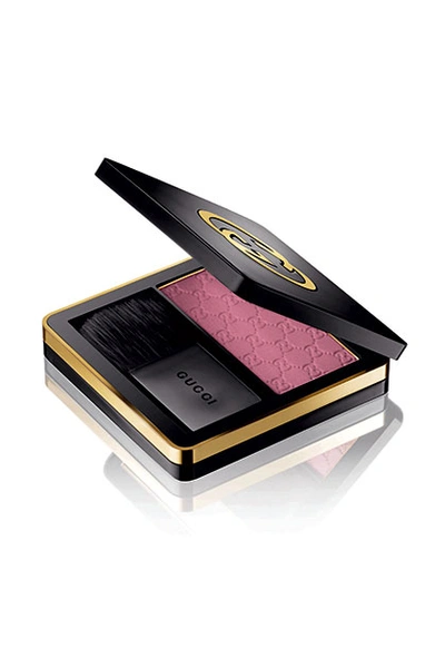 Румяна Sheer Blushing Powder, № 070 Tulip Blossom | Источник: Архивы пресс-служб