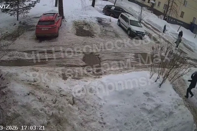 Сход снега с крыши чуть не привел к трагедии в Новомосковске