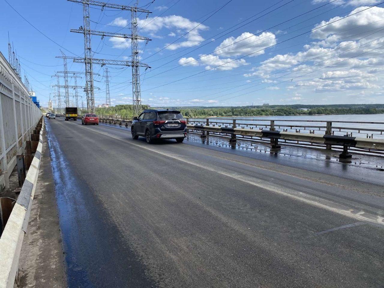 Мост через плотину. Камская ГЭС Пермь. Плотину Камской ГЭС. ГЭС мост Пермь. Плотина ГЭС Пермь.