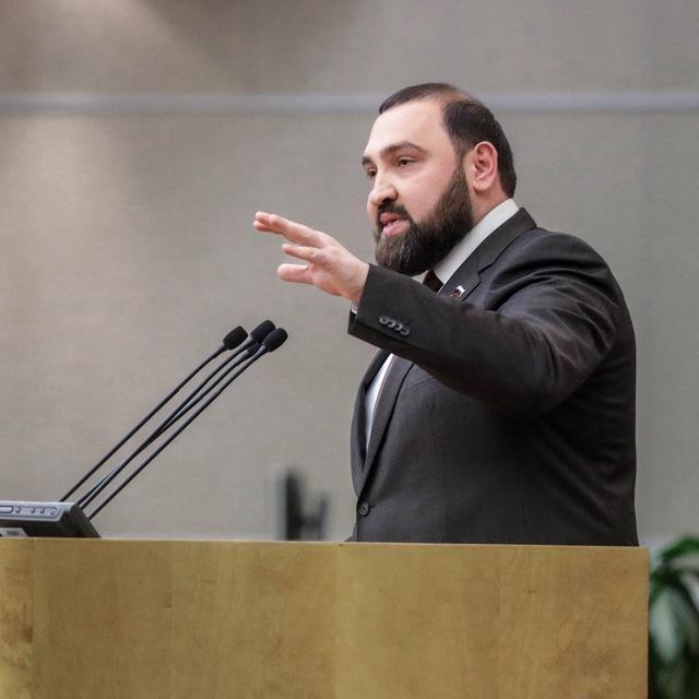 <p>Султан Хамзаев</p>