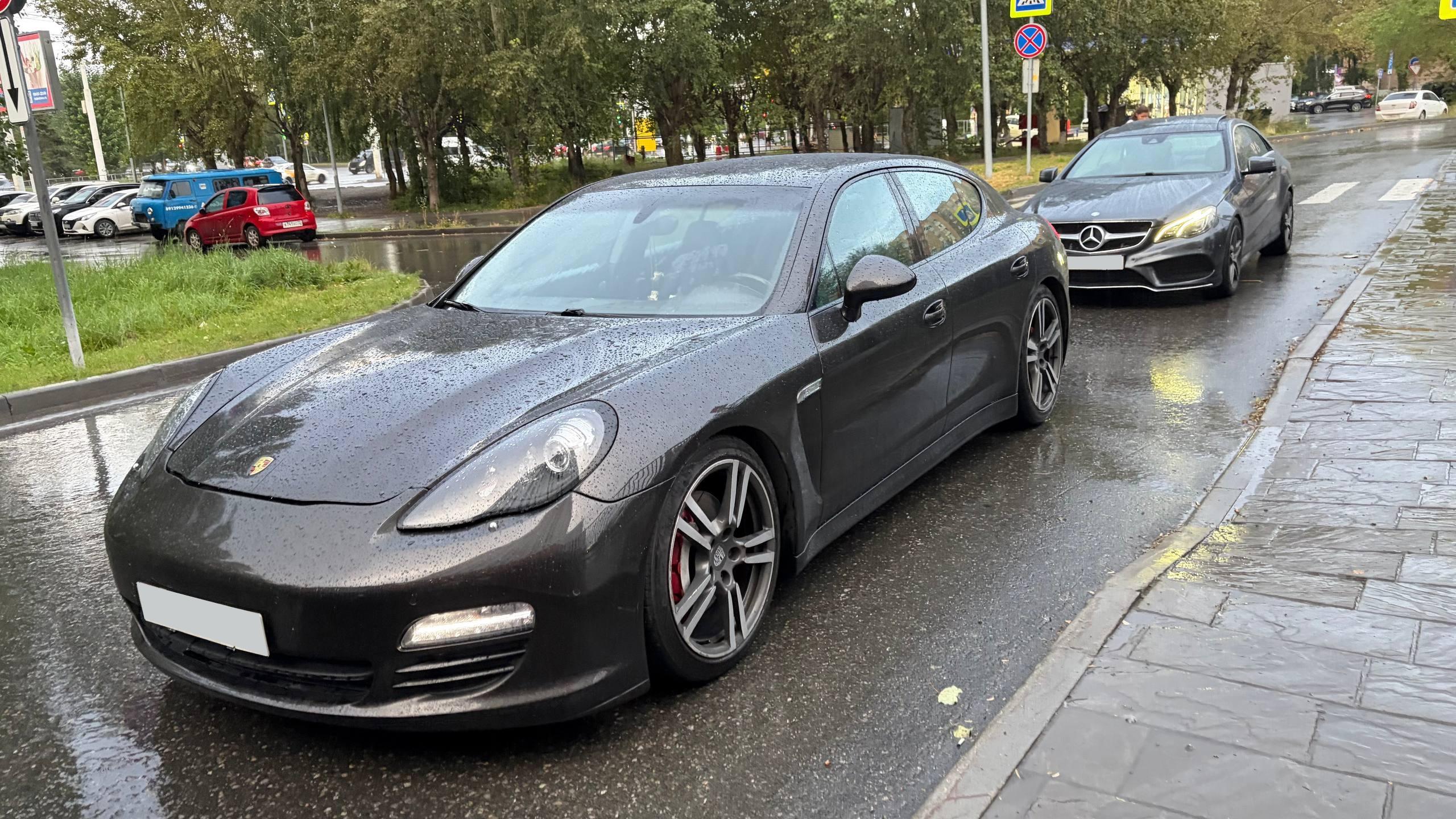 Старый Porsche за миллионы и желтый Mustang: разглядываем необычные и дорогие машины тюменцев