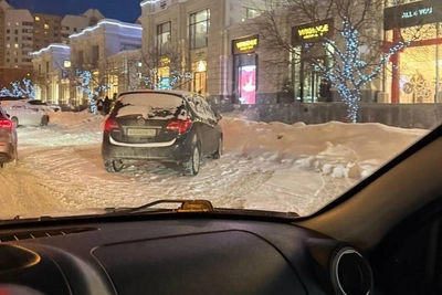 Жуткие пробки в Екатеринбурге из-за неубранного снега