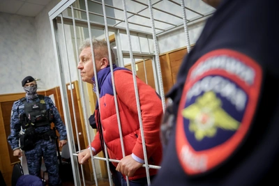 Бобров и Черных вышли из СИЗО в Екатеринбурге
