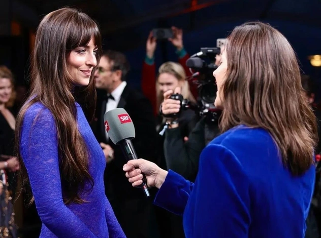 Дакота Джонсон на красной дорожке в Цюрихе: может ли «голое» платье выглядеть по-королевски роскоши