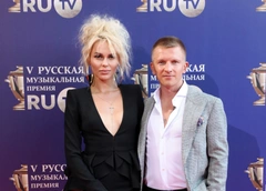 «Лучшее место на земле после нашего дома»: Ханна с Пашу и детьми купаются в роскоши на Мальдивах