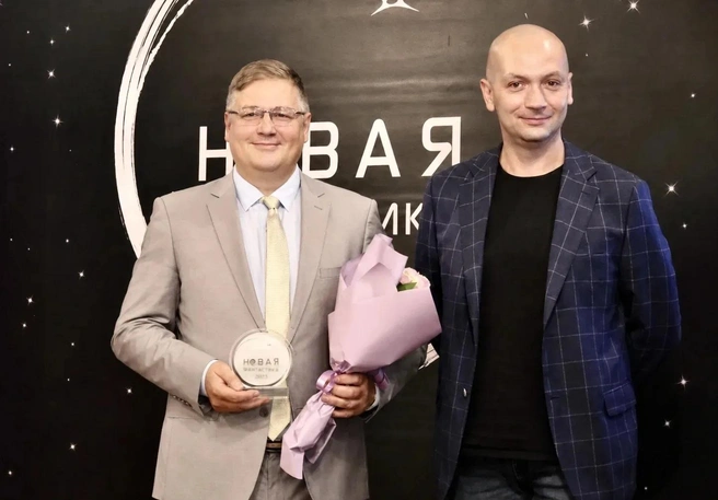 C издателем Михаилом Форрейтером на награждении победителей конкурса «Новая фантастика&nbsp;— 2025» | Источник: Владимир Юрченко