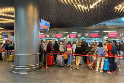 Массовая атака дронов на Подмосковье: ранен ребенок, отменены рейсы