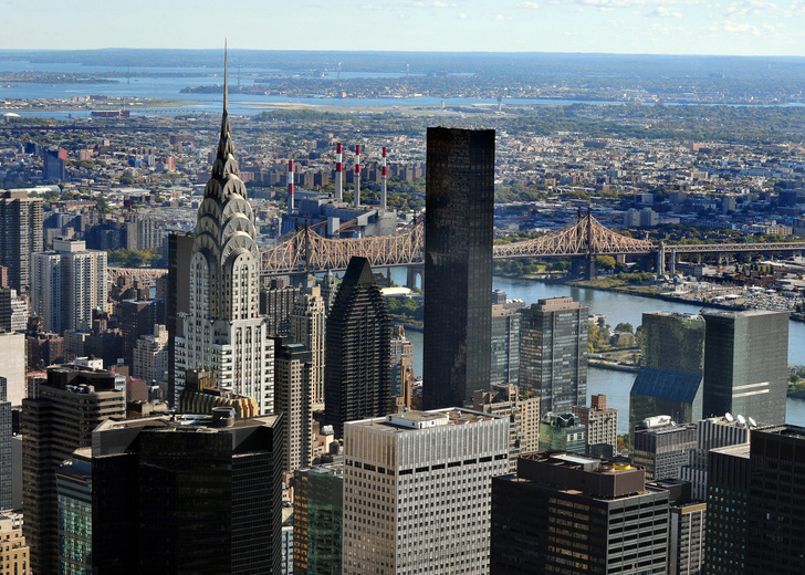 В Нью-Йорке продается легендарный небоскреб Chrysler Building (фото 0)