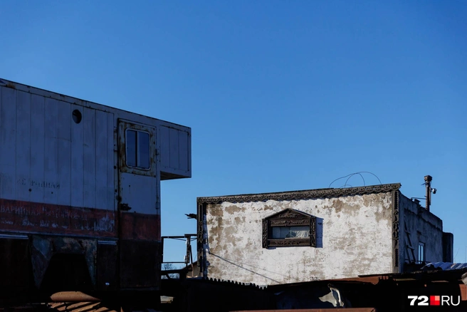 Игорь помогал строить дом  | Источник: Ирина Шарова / 72.RU 