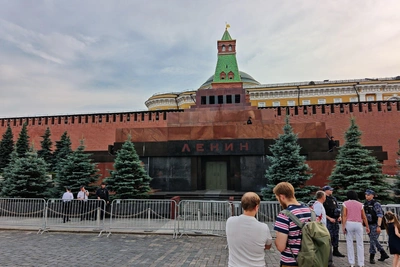 Прогулка по Красной площади в День России без концерта