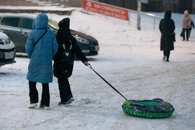Woman Riding Car-Towed Tube Knocks Down Pensioner in Dombarovsky District
