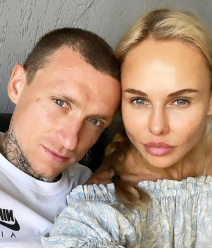 Павел Мамаев сделал предложение подруге бывшей жены. Ее зовут Надежда Санько. Смотрим горячие фото