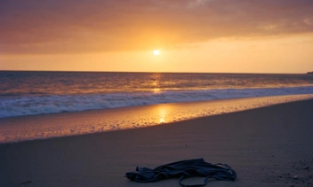 Настоящая опасность: этот цвет купальника может стать приманкой для акул