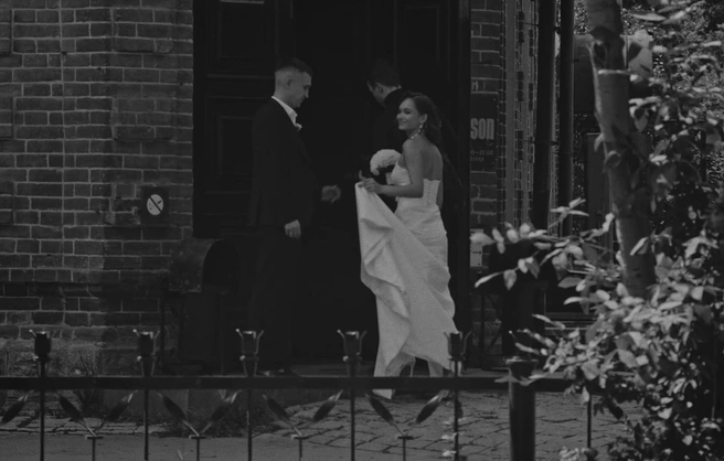 Торжественное событие пара отмечала в ресторане рядом с Первомайским сквером: в это время там снимали одну из сцен короткометражки  | Источник: Екатерина Ивантеева