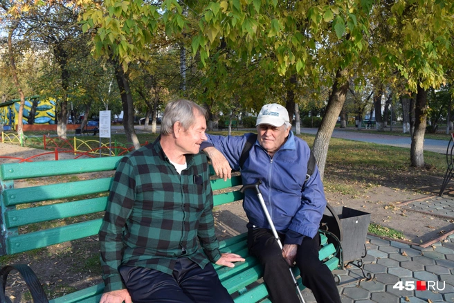 И на солнце погреться и за жизнь поговорить | Источник: Юлия Король / 45.RU