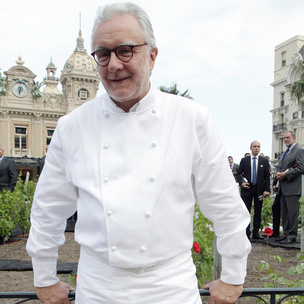 Алан Дюкасс откроет кулинарную школу в Москве